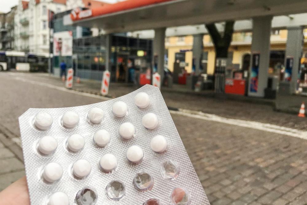 Prekybos vietose bus leidžiama prekiauti tik tais nereceptiniais vaistais, kurie įtraukti į Valstybinės vaistų kontrolės tarnybos tvirtinamą sąrašą. Degalinių atstovas: cigaretės pavojingesnės už vaistus