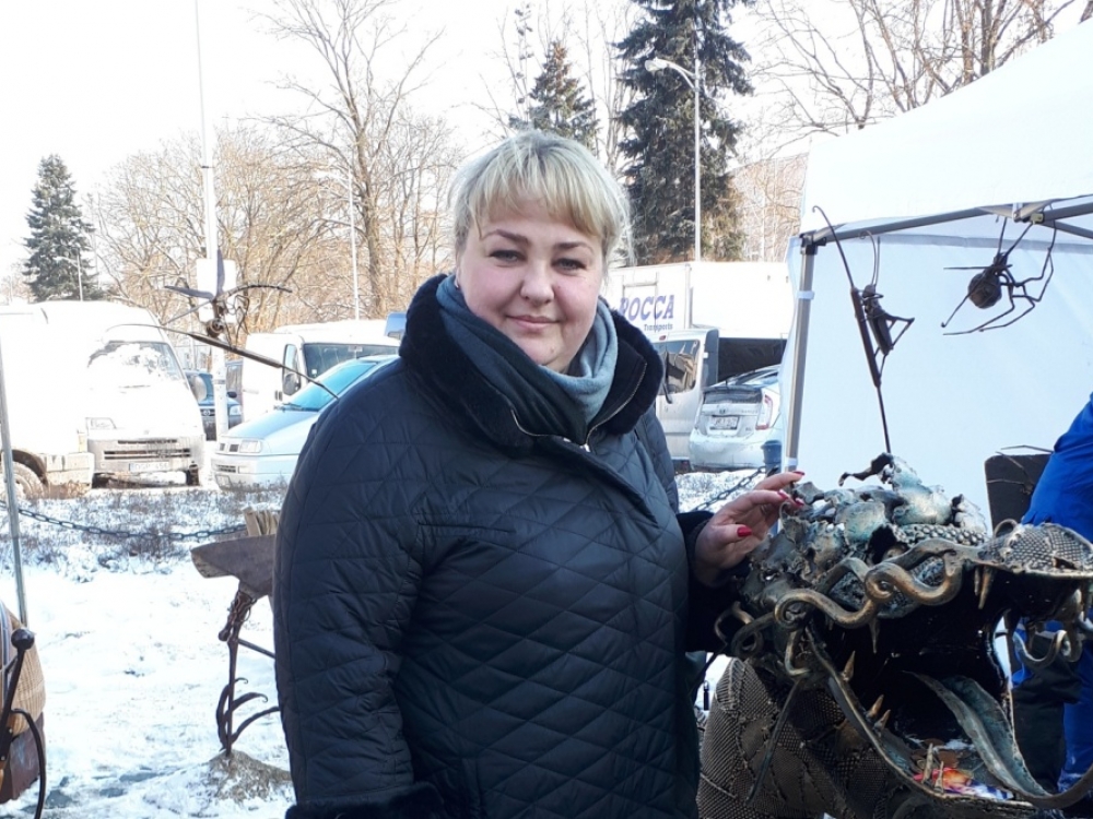 „Kai paskaitau, kuo baigiasi panašios istorijos, galvoju, kad man dar labai pasisekė. Juokaudama vyrui sakau, kad aname pasaulyje, matyt, dar nereikalinga esu, vadinasi, neprikankinau dar jo, – pozityvaus požiūrio nestokoja Ala Šulja, kuriai po gripo prasidėjo itin sunki komplikacija – širdies raumens uždegimas.