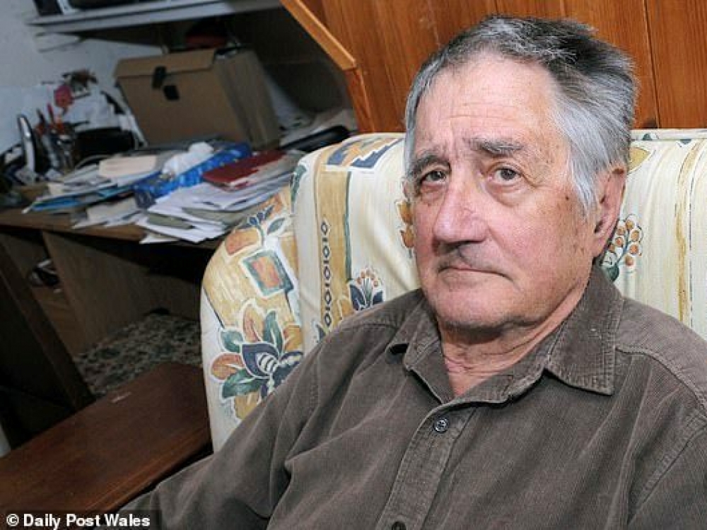 Pabūgęs laukti pusantrų metų klubo sąnario transplantacijos, 86-ių metų britas iš Šiaurės Velso atvyko ieškoti pagalbos pas Lietuvos medikus.