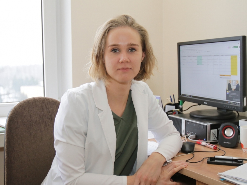 „Vienas nuostabiausių dalykų, kai po operacijos save išvydę veidrodyje pacientai apsidžiaugia. Matomas greitas rezultatas teikia didelį malonumą ir motyvuoja, atperka tą indėlį, pasiruošimą, dvylikos metų trukmės mokslą“, - sako Nacionalinio vėžio instituto gydytoja veido ir žandikaulių chirurgė Otilija Kutanovaitė.