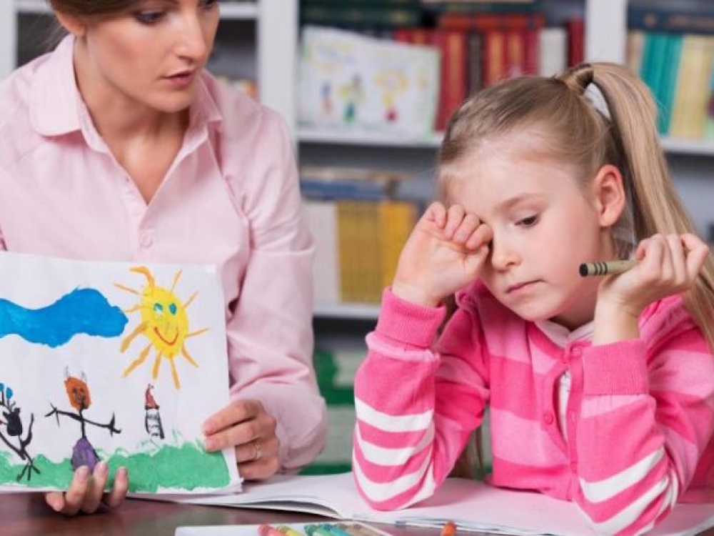 Psichologo konsultacija neturėtų būti bausmė, kuri pristatoma konflikto metu. Pasakojant apie priežastį, kodėl vaikas turėtų lankytis pas psichologą, naudinga pabrėžti teigiamas susitikimų puses, pavyzdžiui, kad susitikimai gali padėti vaikui pasijausti geriau. 