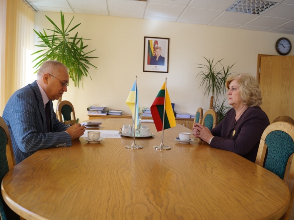 Susitikime su sveikatos apsaugos ministre Rimante Šalaševičiūte Ukrainos ambasadorius Valerijus Žovtenko išsakė padėką Lietuvos sveikatos apsaugos ministerijai, teikiančiai pagalbą Ukrainos piliečiams.