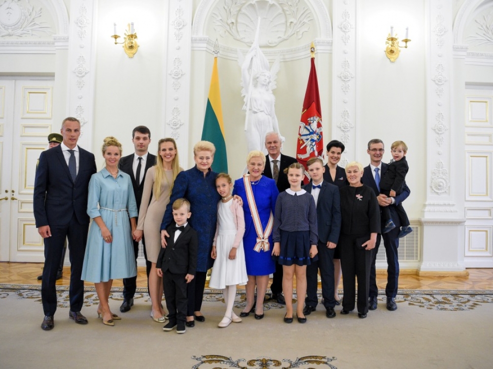 Prezidentė Valstybės dienos proga įteikė valstybinius apdovanojimus. LR Prezidentūros kanceliarijos nuotraukos/ R.Dačkus.
