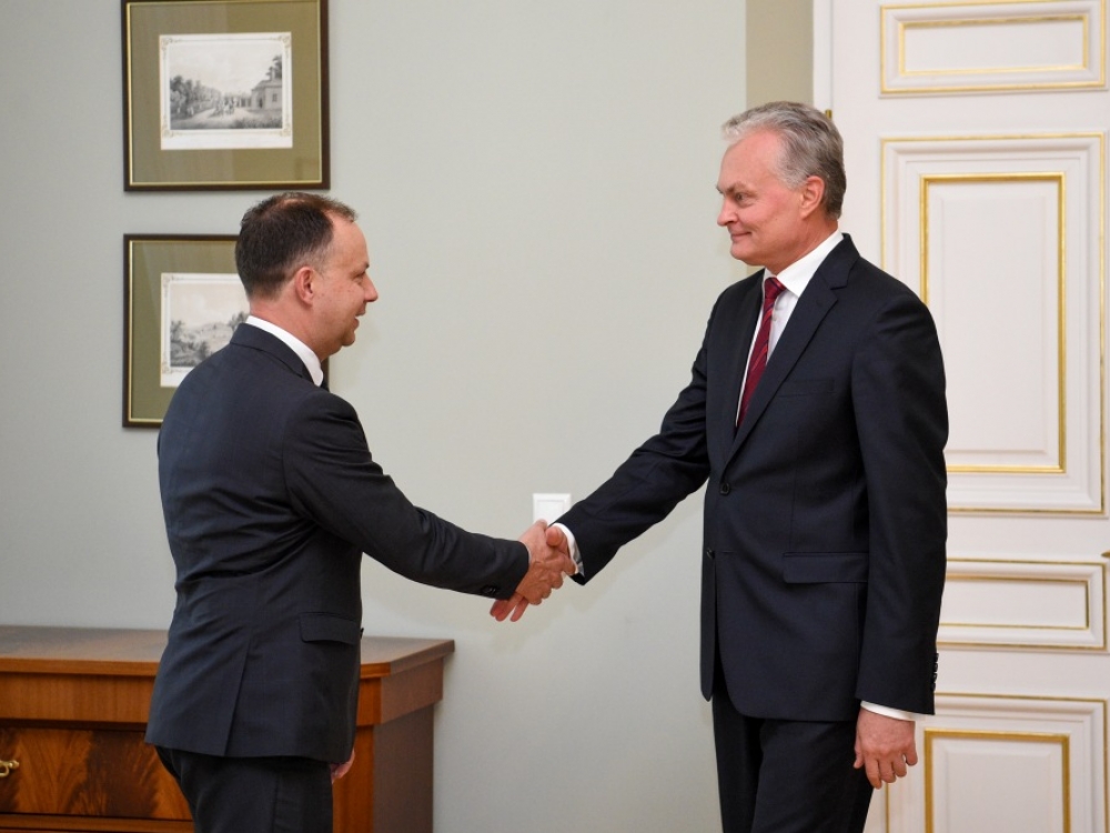 Prezidentas Gitanas Nausėda susitiko su laikinuoju sveikatos apsaugos ministru Aurelijumi Veryga. LR Prezidentūros kanceliarijos nuotr./R.Dačkus