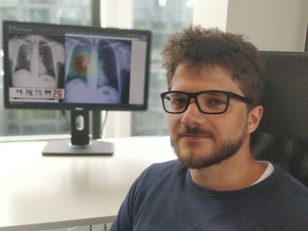 „Buvo nelengva, daug ką teko aiškintis patiems. Rasti modelį, kuriuo patikėtume... Tačiau įgavome patirties ir sustiprėjome. Dabar išmanome ne tik apie mediciną, bet ir apie rinką“, - pasakoja VUL Santaros klinikų rezidentas Naglis Ramanauskas.
