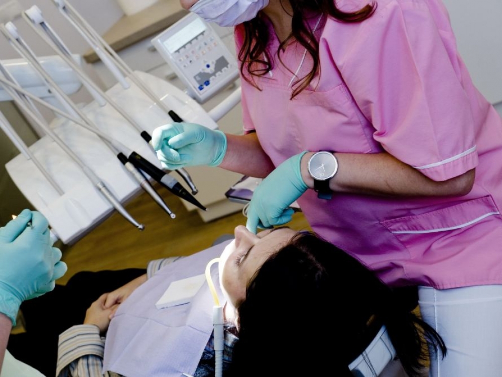 Gydytojas odontologas už narystę Odontologų rūmuose per metus pakloja 58 eurus, vadinasi, 4,83 euro už mėnesį.