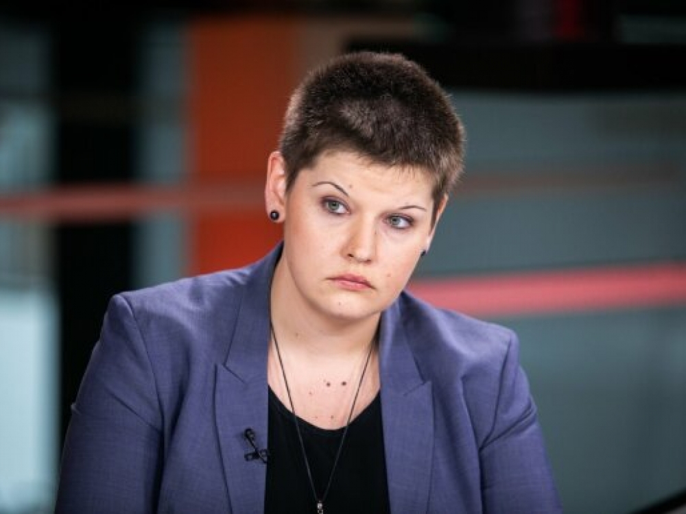„Jau pernai sakėme, kad reikia optimizuoti Privalomojo sveikatos draudimo fondo administravimo sistemą. Siūlėme sujungti ligonių kasas į vieną ar mažiau juridinių asmenų, nes šiuo metu fondą administruoja šešios įstaigos“, - tvirtina Valstybės kontrolieriaus pavaduotoja Živilė Simonaitytė.