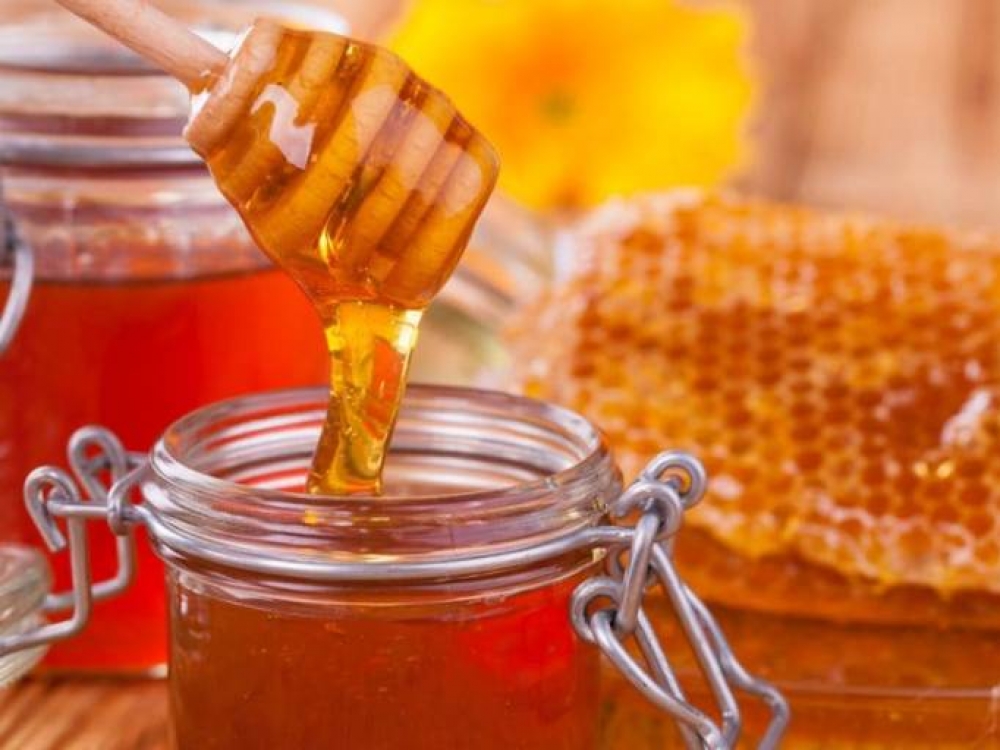Medus nuo cukraus skiriasi tuo, kad turi vitaminų. Jį rinktis žymiai geriau negu cukrų. Šis produktas vertinamas dėl daugiau nei trisdešimties jame esančių mineralų, mikroelementų.