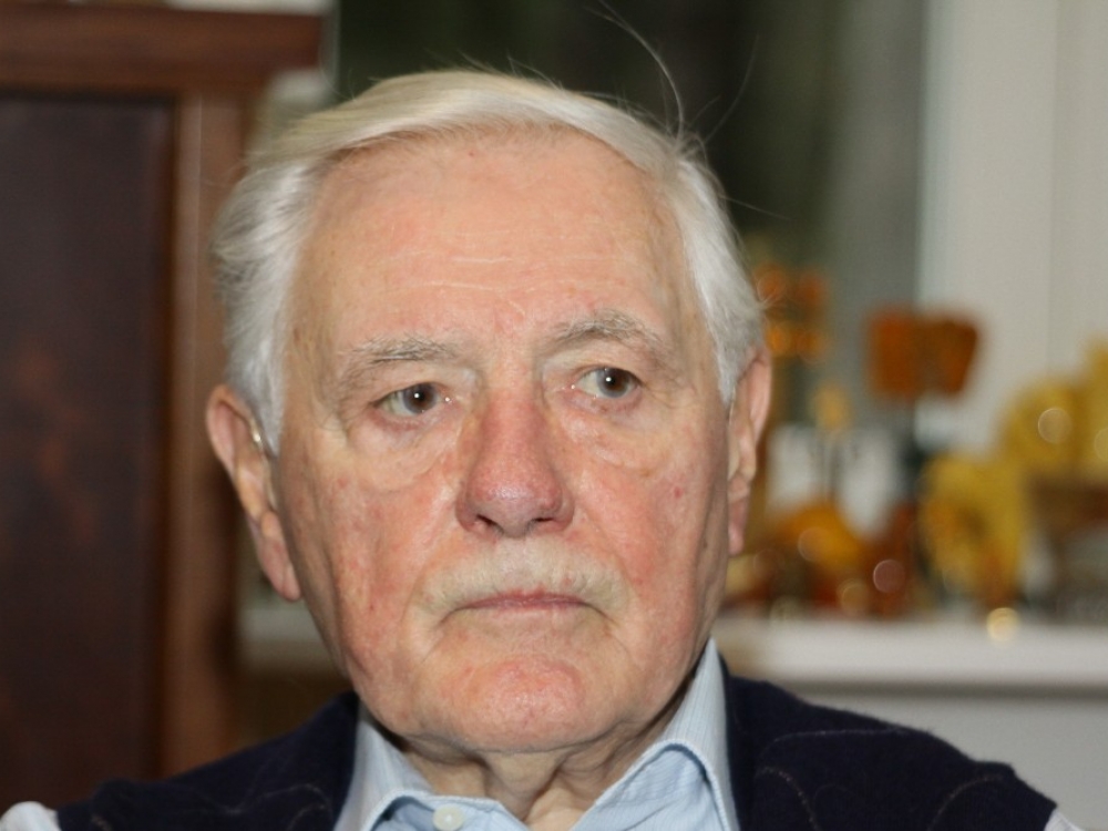 V.Adamkus