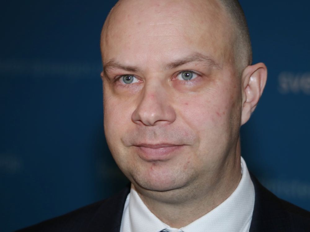 „Tokios įstaigų pertvarkos tikslas yra pirmiausia sukurti tam tikrą pridėtinę vertę pacientams, kad pacientai greičiau, kokybiškiau, operatyviau galėtų gauti sveikatos priežiūros paslaugas, kad būtų paprasčiau organizuoti pacientų srautus, vengti tam tikrų funkcijų dubliavimosi“, – per spaudos konferenciją ministerijoje pirmadienį sakė Aurelijus Veryga.