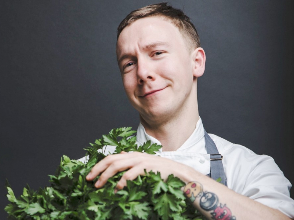 „Šiemet esu linkęs penkioms dienoms uždaryti restoraną. Pailsėti reikia visiems. Prieš šventes - didžiausias fanatizmas. Žmonių susidomėjimas toks, jog restoraną galėčiau perkelti į renginių areną, kad visi sutilptų“, - sako virtuvės šefas Deivydas Praspalauskas.