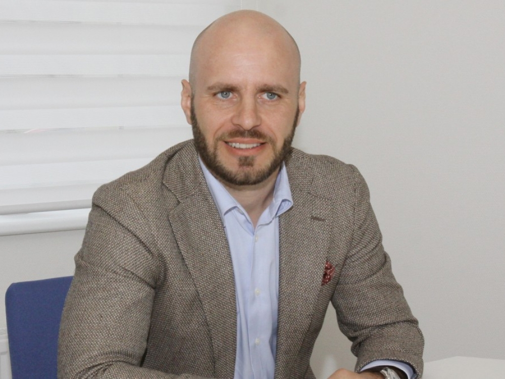 „Didžioji dalis mūsų veiklos yra grįsta viešojo ir privataus sektorių partnerystės principu. Džiaugiamės, kad per ilgus metus mums pavyko užsitikrinti atitinkamas pozicijas Nacionalinėje sveikatos sistemoje, o mūsų paslaugos yra itin aukštai vertinamos tiek pacientų, tiek gydytojų specialistų, tiek ir pačių įstaigų, kuriose esame įsikūrę“, - sako „Affidea Lietuva“ vadovas Vitalijus Orlovas.