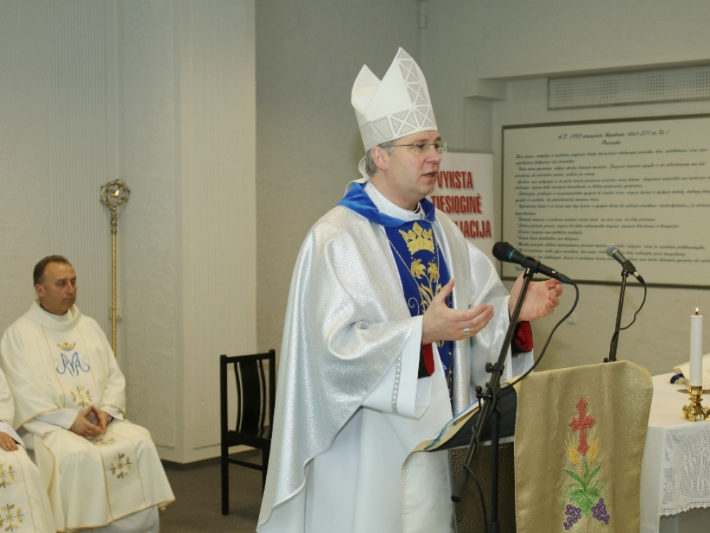 27 kartą, minint Pasaulinę ligonių dieną, Klaipėdos jūrininkų ligoninėje laikomos mišios už artimuosius ir pacientus. Telšių vyskupas dr. Kęstutis Kėvalas sako, jog ligoninė sergančiajam yra Gailestingumo namai. 