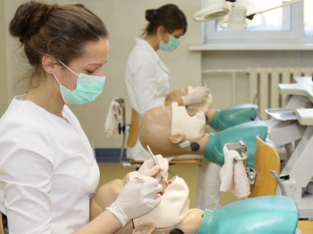 Kauno klinikos studentai odontologai