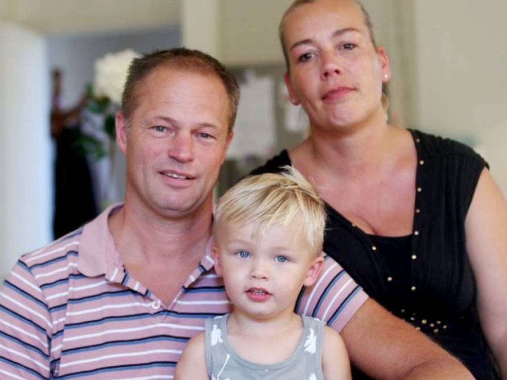 Olandas Stefas Groen Naujojoje Zelandijoje su šeima plėtojo verslą, tačiau susirgęs kraujo vėžiu pagal galiojančias sveikatos normas tapo našta vietinei sveikatos sistemai ir buvo priverstas palikti šalį.