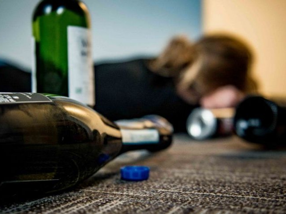 Per pirmas keturias šios savaitės dienas Vilniaus mieste užregistruoti aštuoni paauglių piktnaudžiavimo alkoholiu atvejai, iš jų septyni apsinuodijimai. Paaugliai gydomi ligoninėje.