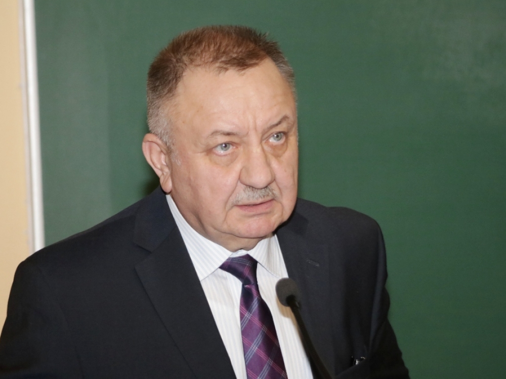 V.Janušonis