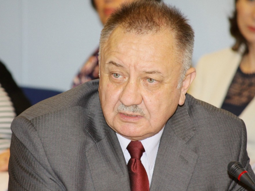 V.Janušonis