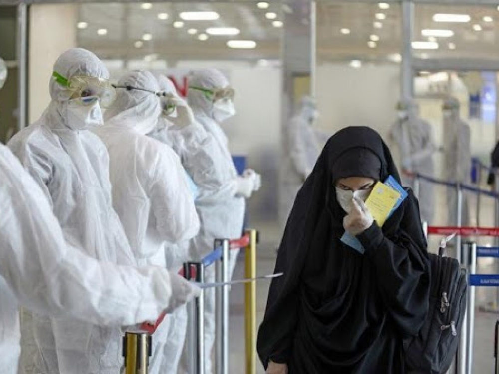 Per paskutines dvi savaites kritinės būklės pacientų skaičius Saudo Arabijoje padidėjo nuo mažiau kaip 400 iki 1381. Sveikatos apsaugos ministras teigė, jog tai kelia nerimą ir rodo, kad visuomenė nesilaiko saugaus elgesio rekomendacijų. 