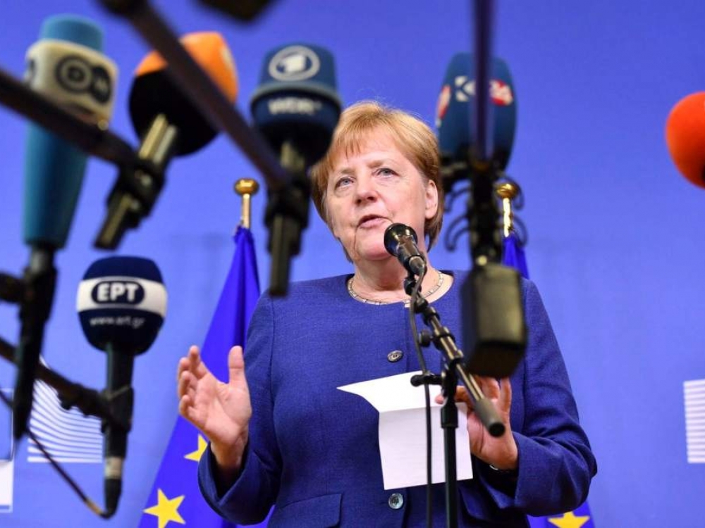 Kai kurių ekspertų teigimu, Vokietijos kanclerė Angela Merkel politikoje pasitelkia savo, kaip mokslininkės, patirtį – taikydama bandymų ir klaidų metodą, ji orientuojasi į tikslą, o ne į sprendimo priėmimo greitį.