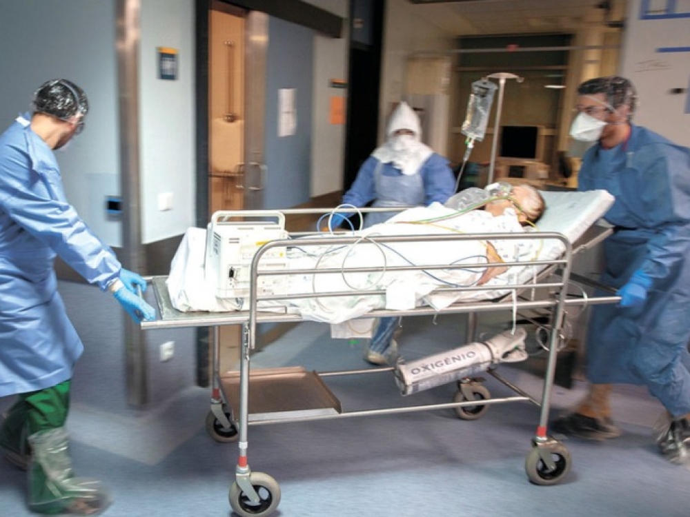 Portugalijos medikai sako, kad laukia ir dar viena krizė. Medicinos. Nors gydymo įstaigos dirba visu pajėgumu, pacientai į jas vengia kreiptis, nes bijo užsikrėsti koronavirusu. Įprastu ankstesniu tempu dirba tik skubios pagalbos ir priėmimo skyriai, kur pacientai atvežami greitosios pagalbos.