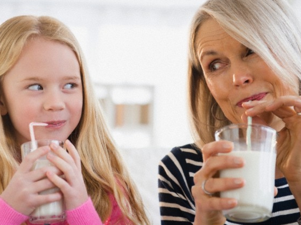 Pienas nederinamas su kitais maisto produktas. Negerkite pieno kartu su duona, bandelėmis ar saldumynais. Geriau pieną gerti valandą po valgio. 