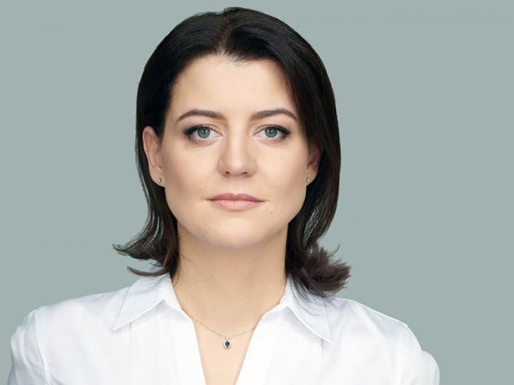 „Matome gausybę žmonių, kurie skiria laisvą laiką savanorystei tada, kai pagalbos visuomenei reikia labiausiai. Manau tai puikiai iliustruoja, jog naujus metus mes pasitikome labiau mylėdami artimą. Linkiu, kad tokie liktumėm ir būtumėm sveiki!“ – sako socialinės apsaugos ir darbo ministrė Monika Navickienė.