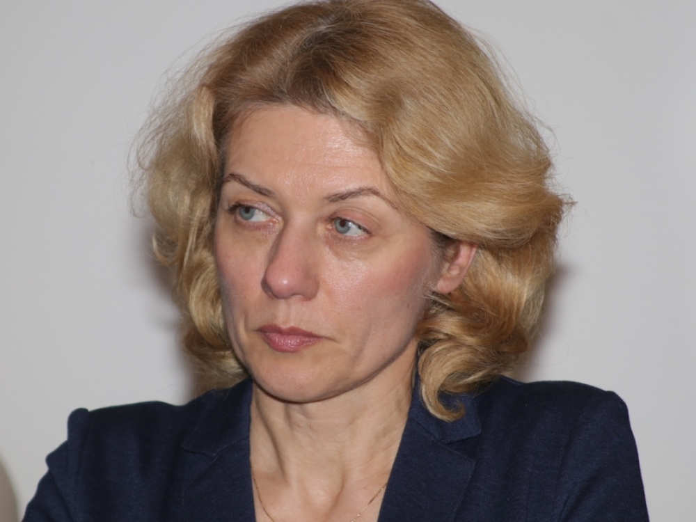 „Neramu dėl tūkstančių žmonių, šiuo metu aktyviai gydomų ir dėl to periodiškai atvykstančių į gydymo įstaigas ištyrimui ar gydymo procedūroms. Pasaulio duomenys rodo, kad onkologiniai pacientai COVID-19 liga serga sunkiau ir kas ketvirtam pasireiškia sunki ar net letali ligos eiga“, - sako laikinoji Nacionalinio vėžio instituto direktorė prof. Sonata Jarmalaitė.
