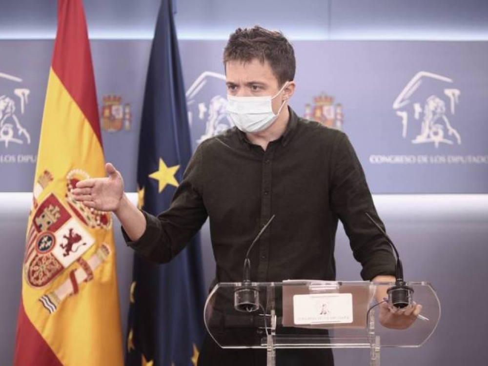 Partijos „Mas Pais“ lyderiui Indigo Errejon pavyko įtikino Ispanijos Vyriausybę imtis 32 valandų darbo savaitės eksperimento skatinant prie jo prisijungti bent 200 darbdavių. Eksperimentas, tikimasi, galės sėkmingai startuoti jau kitą rudenį, jeigu kojos nepakiš nauja pandemijos banga. 
