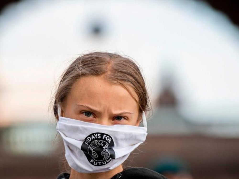 Švedė aktyvistė klimato kaitos klausimais Greta Thunberg nepasikuklino išrašyti velnių pasaulio vyriausybėms bei vakcinų gamintojams dėl nelygių galimybių įsigyti ir paskirstyti vakcinas nuo koronaviruso.