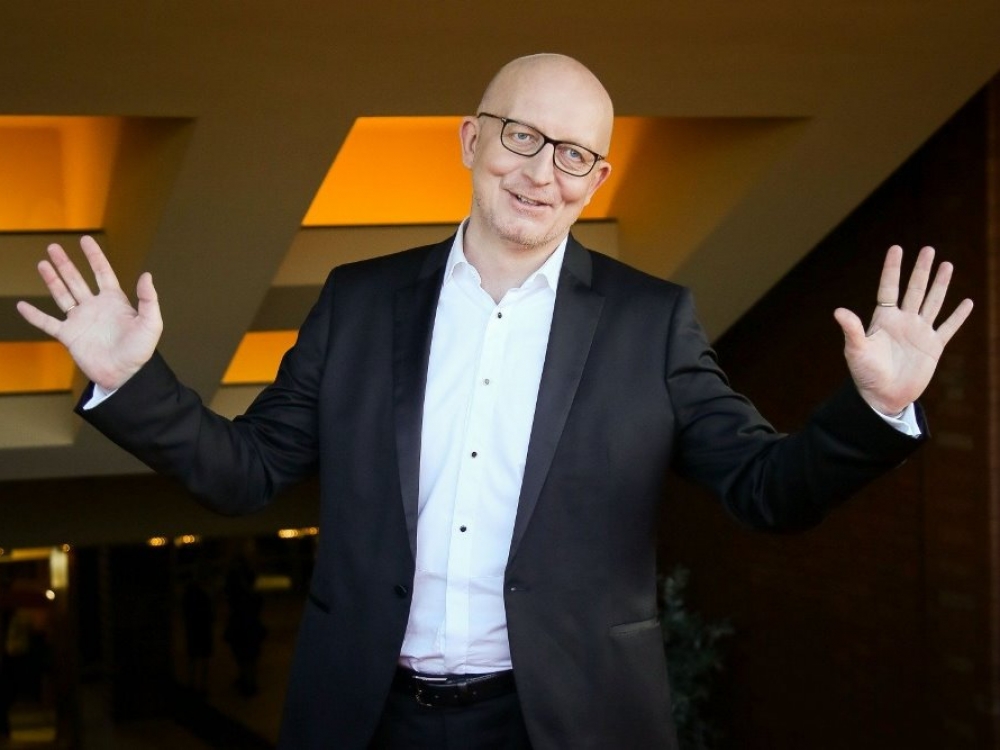 „Turbūt vienintelis kartas, kai nebežinojau, ką atsakyti, buvo kai pasipiršau Valinskienei ir ji pasakė „taip“. Tada pagalvojau, kad, kaip rašė Žemaitė, įklimpau kaip muselė į išrūgas“, - sako vienas ryškiausių Lietuvos pramogų pasaulio veidų Arūnas Valinskas.