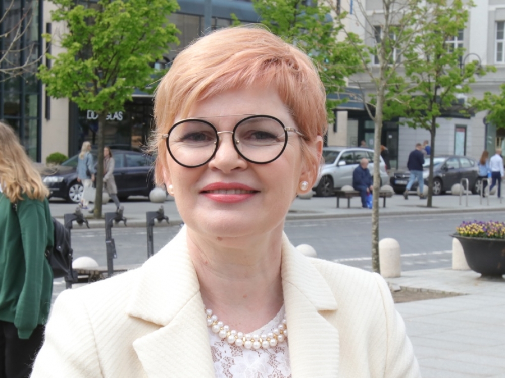 „Geras pavyzdys eilių problemai spręsti – Jungtinėje Karalystėje esančios virtualios klinikos. Šeimos gydytojai ir antro lygio kardiologai konsultuojasi su trečio lygio kardiologais. Nuotoliniu būdu dalijantis pacientų duomenimis, gali būti priimti reikalingi sprendimai“, – sako profesorė Jelena Čelutkienė.