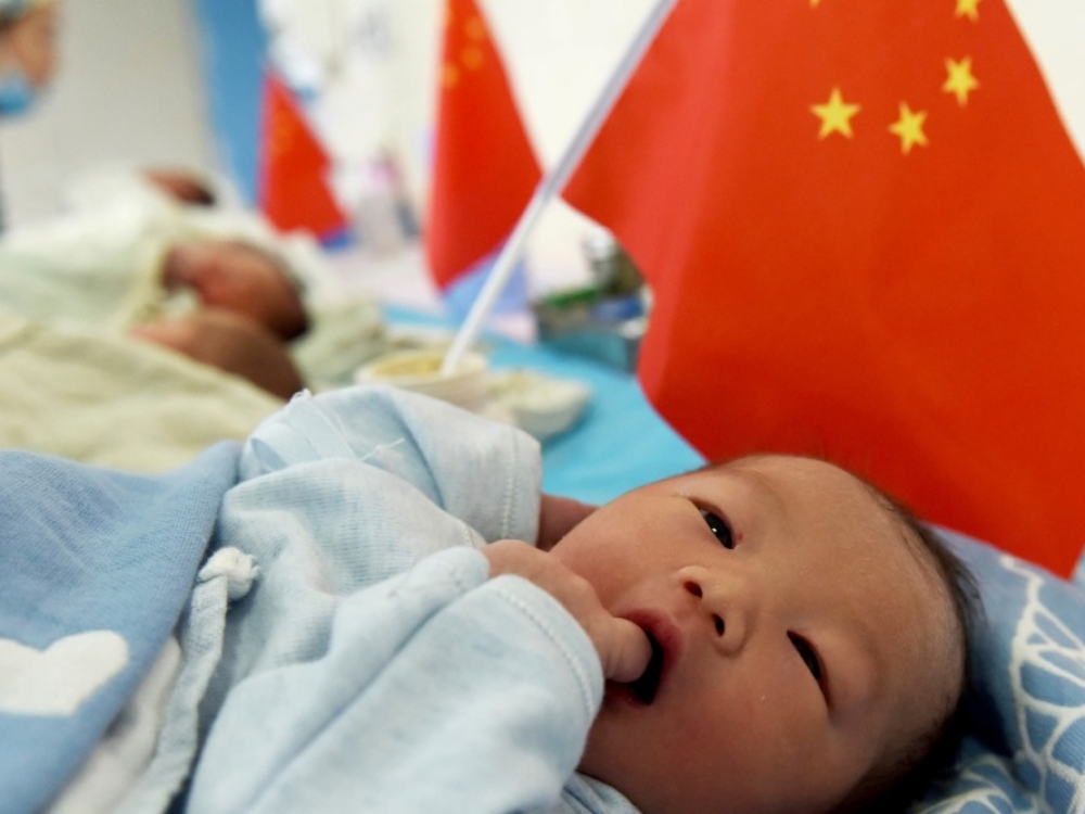 Kai kurie mokslininkai mano, kad plačiai paplitę abortai gali turėti įtakos palyginti dideliam Kinijos nevaisingumo lygiui. Remiantis naujausia Pekino universiteto mokslininkų apklausa, su šia problema susiduria apie 18 proc. visų vaisingo amžiaus porų, o pasaulio vidurkis yra apie 15 proc.