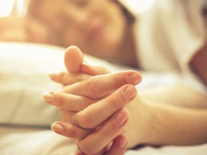 Apklausus 3 tūkst. suaugusiųjų, kurie yra ar praeityje buvo užmezgę santykius su žmogumi, turinčiu dėmesio trūkumo ir hiperaktyvumo sindromą, paaiškėjo, jog tie, kurie palaikė partnerį ir tikėjo, kad kartu jie stengiasi susitvarkyti su sindromu, mylėjosi beveik dvigubai daugiau nei tie, kurie teigė priešingai.