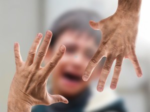 Smurto prieš vaikus atvejų daugėja, dažniau mušami berniukai