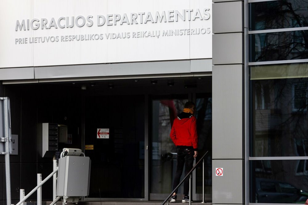 Buvusi Migracijos departamento darbuotoja skundžiasi mobingu