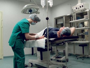 Chirurgas griauna mitą apie ilgas ir skausmingas operacijas