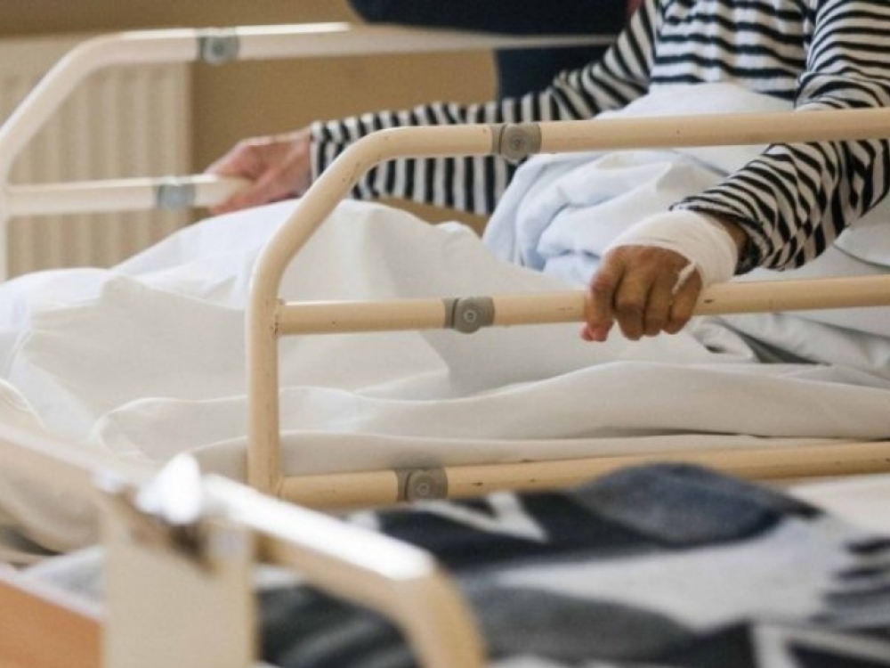 Vyresnio amžiaus žmonėms, sergantiems demencijomis, Alzheimerio ar Parkinsono ligomis, neretai prasideda delyrai, kurių metu jiems sutrinka suvokimas, jie aplinką suvokia pasikeitusią.