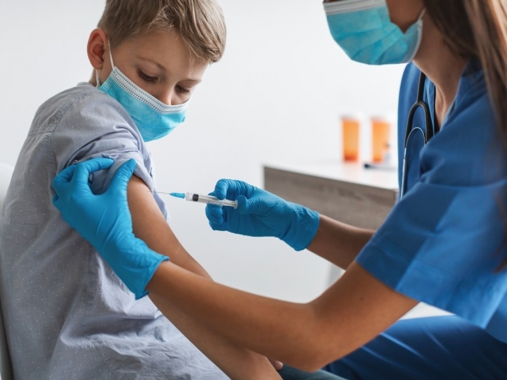 Vaikų vakcinacija: padėtis pakabinta ore