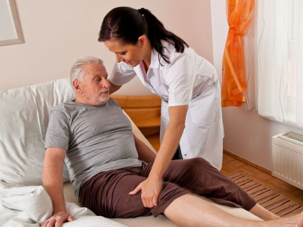 Svarbiausias ginklas prieš pragulas yra prevencija. Svarbu reguliariai keisti kūno padėtį ir taip sumažinti spaudimo jėgą į jautrius taškus. Ligonis skatinamas savarankiškai judėti, kiek leidžia galimybės. Vienas pagrindinių profilaktikos veiksnių – pritaikyta lova ar vėžimėlis.