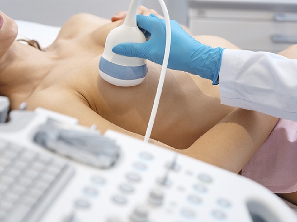 Paveldimos BRCA1 ir BRCA2 genų mutacijos didina krūtų ir kiaušidžių vėžio riziką. Esant BRCA1 mutacijai šalinti kiaušides su kiaušintakiais rekomenduojama sulaukus 35-erių, o su BRCA2 mutacija – 40-ies. 