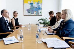 Tarptautinių ekspertų vertinimu, Lietuva turi iš naujo persvarstyti vaistų kainodaros politiką ir skatinti konkurenciją rinkoje. Toks sprendimas padėtų sutaupyti lėšų ir pagerintų vaistų prieinamumą.