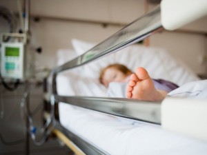 Šiais metais itin daug susirgimų gripu fiksavo Australija. „The Guardian“ praneša, kad beveik 80 proc. iš į ligonines patekusiųjų dėl gripo buvo vaikai. Visgi ši gripo atmaina nėra labiau pavojinga vaikams. Tokį aukštą sergančių vaikų skaičių nulėmė žemas vakcinacijos lygis. Maždaug 40 proc. nuo šešių mėnesių iki penkerių metų amžiaus vaikų 2020 m. buvo paskiepyti. Šiemet paskiepytų vaikų buvo vos 20 proc. 