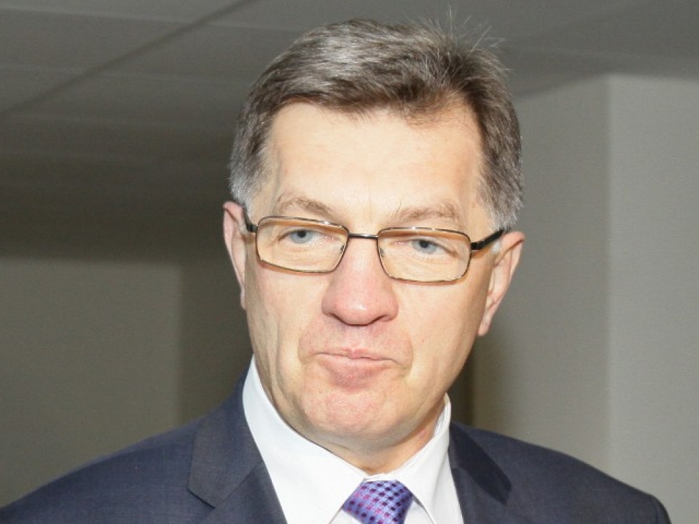 „Aš manau, kad kai kada geri padaryti ilgalaikiai darbai yra nubraukiami tam tikrais sprendimais, kurie nepuošia nė vieno politiko ir nedaro garbės partijai“, – sako premjeras Algirdas Butkevičius.