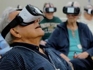 Užsienio patirtis rodo, jog, taikant virtualios realybės įrangą, į visavertį gyvenimą grįžta ir vėl ant dviračio ar prie automobilio vairo sėda net 80-mečiai.