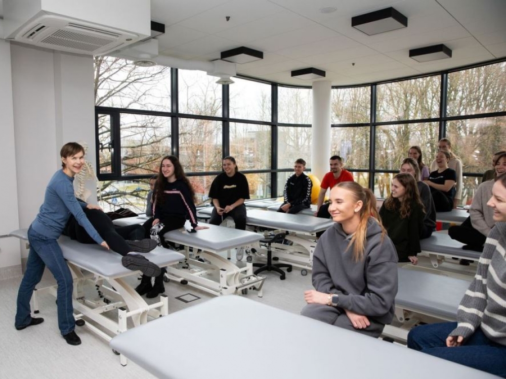 Visos studijos LSMU grindžiamos naujausiomis mokslo žiniomis, didžiuma – akredituotos maksimaliam laikotarpiui, kai kurios, kaip veterinarinės medicinos studijų programa, yra pasiekusios aukštą specialybinį pripažinimų Europoje.