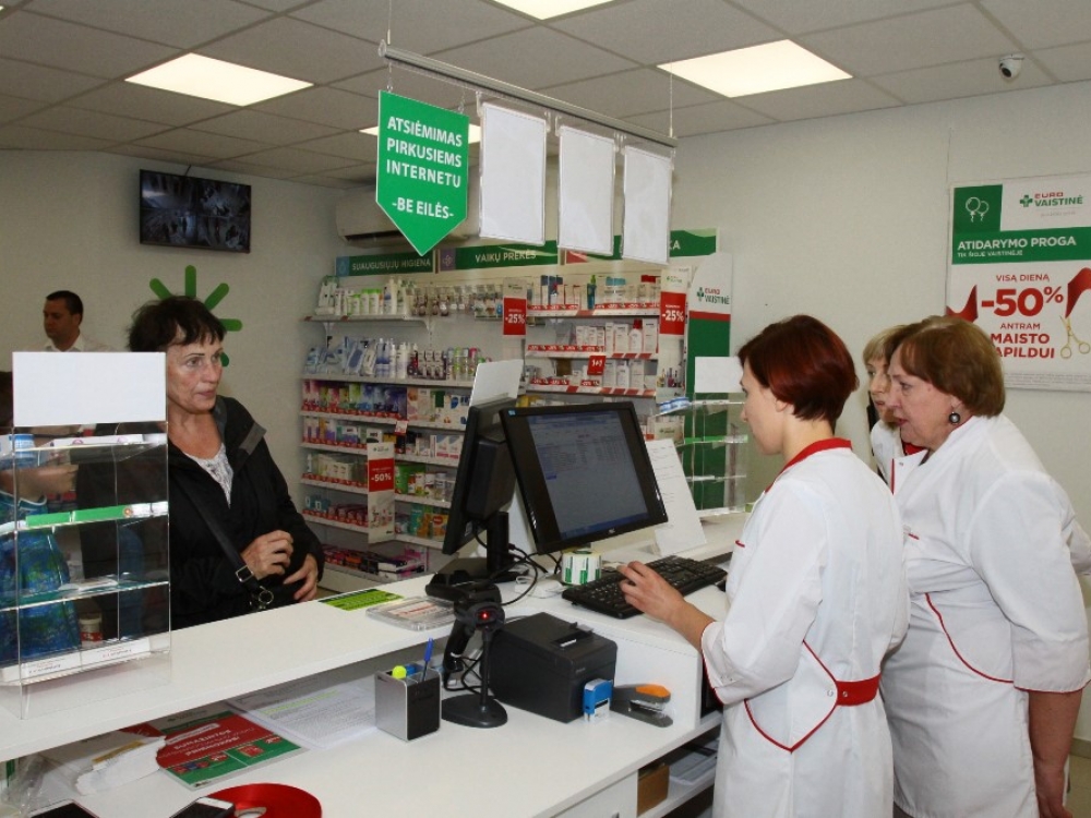Sveikatos apsaugos ministrui pateikta tvirtinti nauja farmacinės rūpybos paslauga, su kuria įsigalios tęstinė receptinių vaistų išdavimo tvarka. Vaistininkai galės išduoti gydytojų išrašytus receptus, jei gydymo kursas trunka ilgiau nei pusę metų (bet ne ilgiau kaip metus). Manoma, kad tokia paslauga galėtų atsirasti ne anksčiau nei šių metų gruodį ar kitų metų pradžioje.