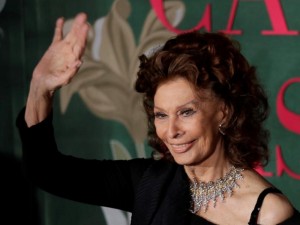 90 metų jubiliejų rugsėjį minėjusi viena garsiausių Holivudo aukso amžiaus aktorių Sophia Loren teigė tikinti, kad geras maistas ir optimizmas yra esminis laimingo gyvenimo elementas. „Man patinka galvoti, kad kiekviena nauja diena atneš ką nors gero. O iš tiesų mums reikia nedaug: gero maisto, saikingo gėrimo, meilės ir besaikio juoko“, – geriausiu gyvenimo receptu dalijosi S.Loren.