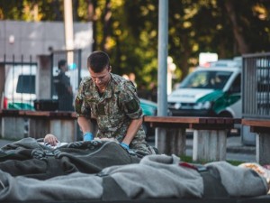 Paskelbus mobilizaciją ar karo padėtį, medikai priskiriami kategorijai darbuotojų, kurie atlieka gyvybiškai svarbią valstybės funkciją.