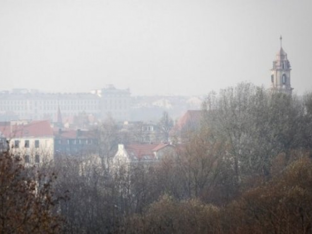 Aplinkos stebėsenos duomenys rodo, kad 2013–2014 m. oro kokybė Lietuvos miestuose buvo blogesnė nei 2011–2012 m. Tiesa, ji išliko geresnė nei daugelyje ES šalių.